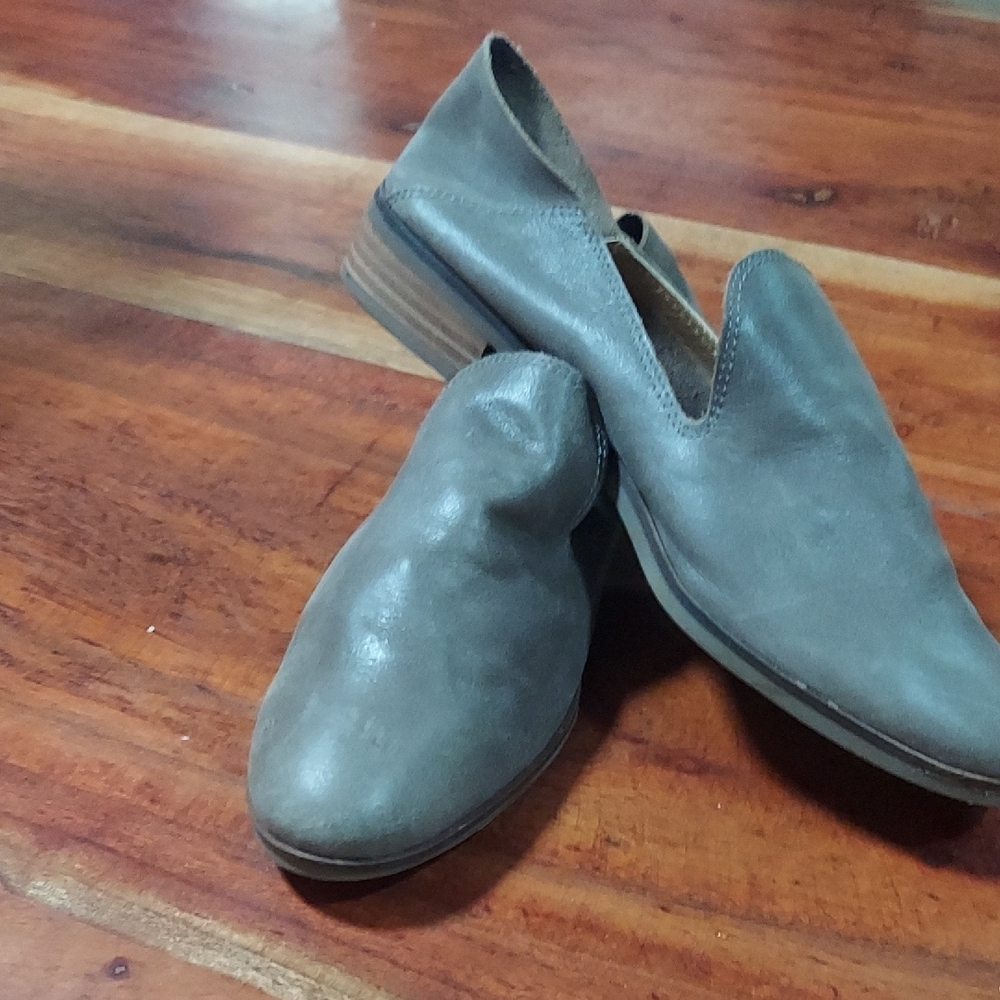 Lucky Brand Women's Gray Loafers